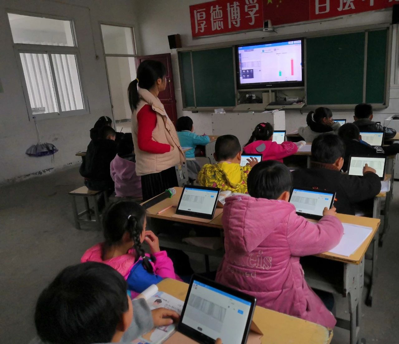安徽：“在線(xiàn)课堂”拉近城乡距离 教育信息化促教育公平